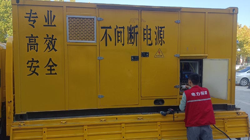 容县柴油发电机组和UPS电源配合使用时，如何避免切换过程中的电力中断？